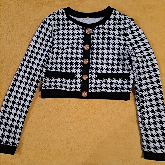 Small girl skirt suit for a 5, 6, or 7  year old (Small Sz11/12y) fits small. - Picture 4 of 9